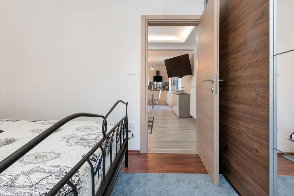 Predivan Novouredeni Apartman U Blizini Mora Banjole Eksteriør billede
