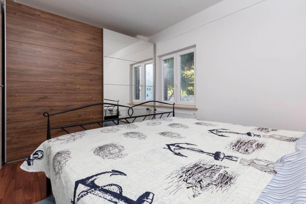 Predivan Novouredeni Apartman U Blizini Mora Banjole Eksteriør billede